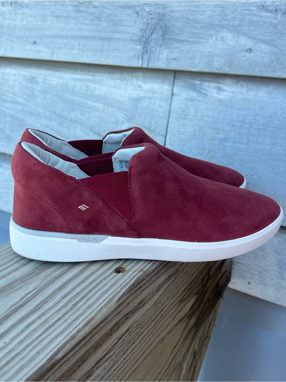 Kizik Womens Vienna Slip On Sneakers Size 8.5 Gray Burgundy Hands Free Comfort